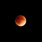 皆既月食の撮影「赤い月」