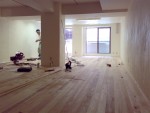 オフィスの床に杉板を使う