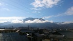 昨日、屋根上より・・・大工歴多分５０年前後のジモティのベテラン大工さん曰く、地元野坂山の雲海は…