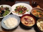 掛川食堂 牛肉エリンギ芽キャベツのニンニク醤油