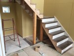 階段造ってます。