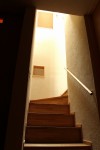 「経堂の家」トップライトからの光が降り注ぐ階段室