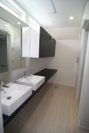 長崎の家／ベッセル式手洗を２台設置したカウンター洗面
