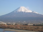 車窓から見える　静かな　富士山！