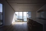 沿岸に建つローコスト住宅　吉見・海の家 01